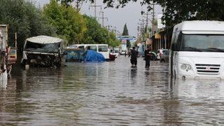 Manisa'da sağanak su baskınlarına yol açtı