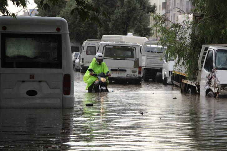 Manisa'da sağanak su baskınlarına yol açtı G3