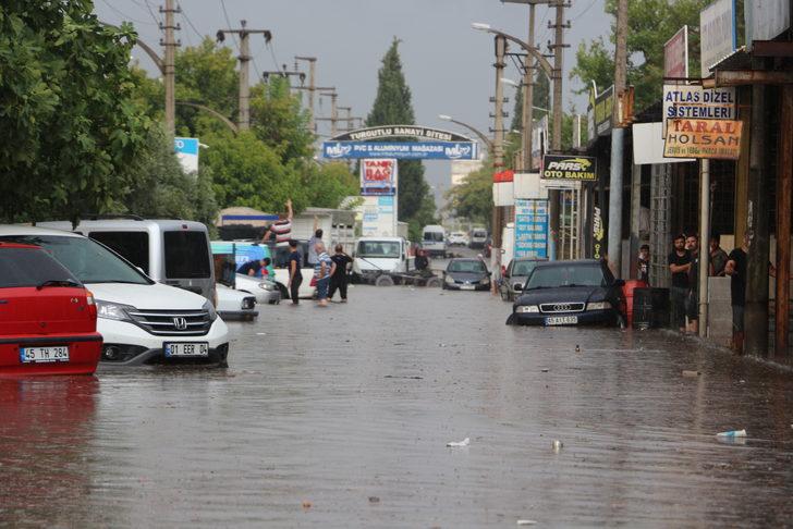 Manisa'da sağanak su baskınlarına yol açtı G4