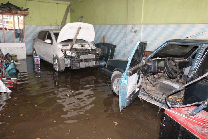 Manisa'da sağanak su baskınlarına yol açtı G5