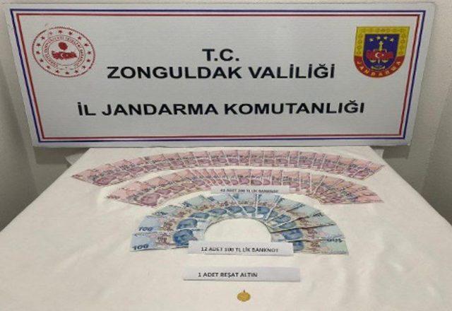 Zonguldak'ta 87 yaşındaki kadının evine zorla girerek hırsızlık yapan 2 zanlı tutuklandı