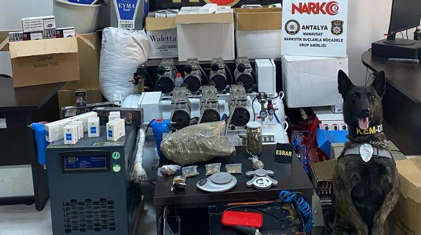 Antalya'da uyuşturucu ve kaçak sigara operasyonunda yakalanan 2 zanlıdan 1’i tutuklandı