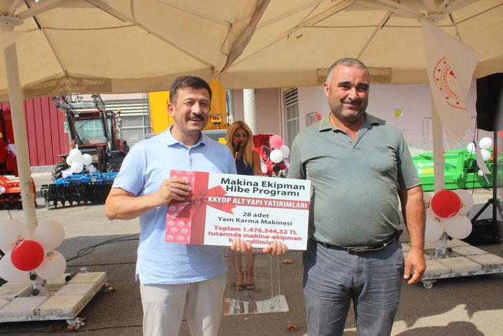 İzmir'de hibe almaya hak kazanan 77 üreticiye makineleri dağıtıldı G5