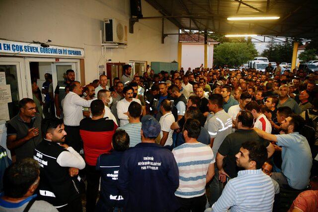 Eskişehir'de, büyükşehir belediyesinde çalışan işçiler, toplu iş sözleşme sürecini protesto etti