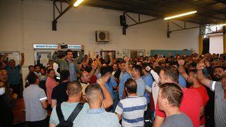 Eskişehir'de, büyükşehir belediyesinde çalışan işçiler, toplu iş sözleşme sürecini protesto etti