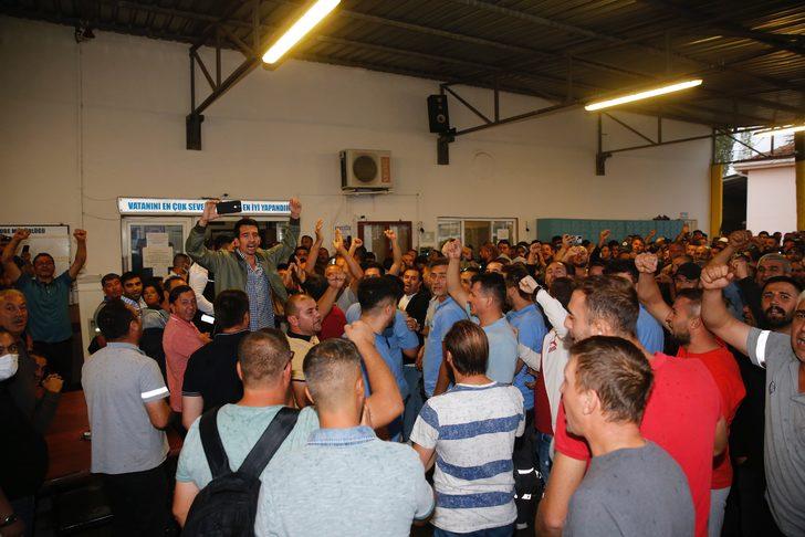 Eskişehir'de, büyükşehir belediyesinde çalışan işçiler, toplu iş sözleşme sürecini protesto etti