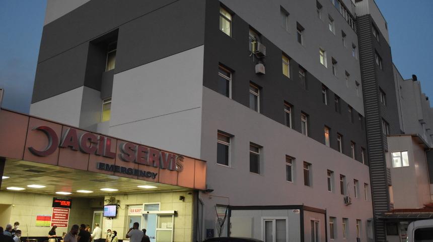 İzmir'de yaklaşık yarım metrelik sıcak yağ tankına düşen işçi yaralandı