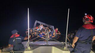 İzmir'de geri itilen 33 düzensiz göçmen kurtarıldı