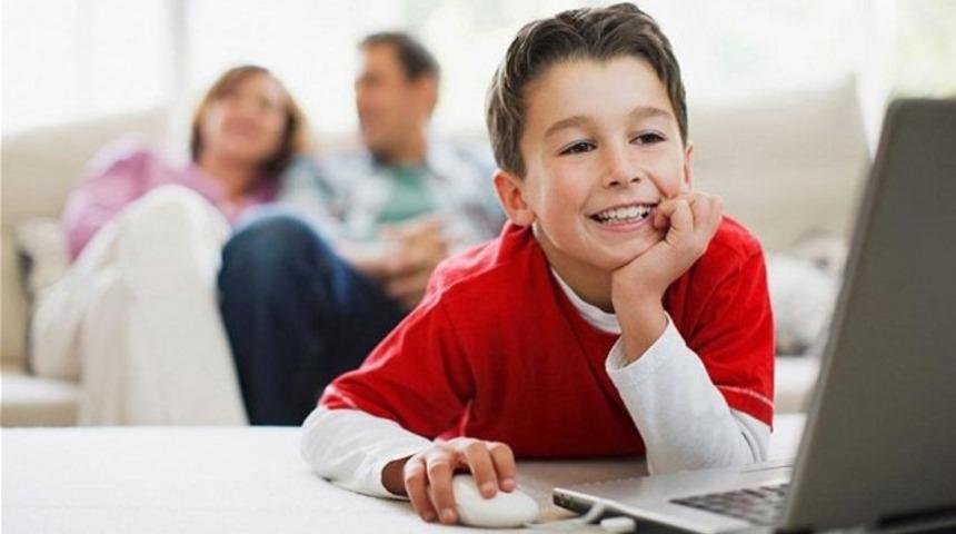 2 yaşındaki &ccedil;ocuklar da internet kullanıyor