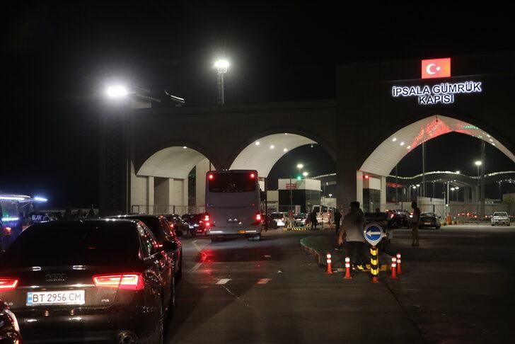 Dönüş yapan gurbetçiler sınır kapılarında yoğunluk oluşturdu G5