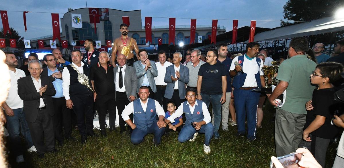 288. Geleneksel &Ccedil;ardak Yağlı G&uuml;reşleri'nde başpehlivan Cengizhan Şimşek oldu