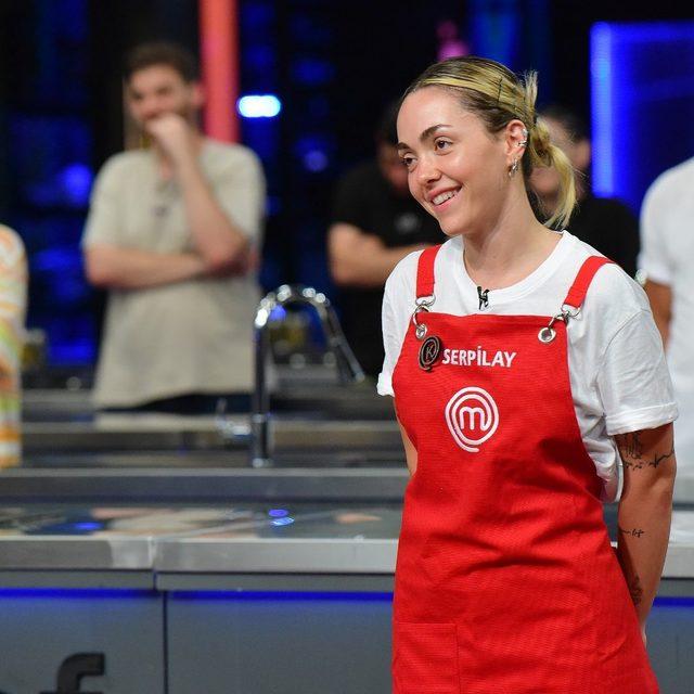 MasterChef Serpilay Salkım'ı bir de Instagram'da görün! Göğüs dekolteli pozlarına yorum yağdı