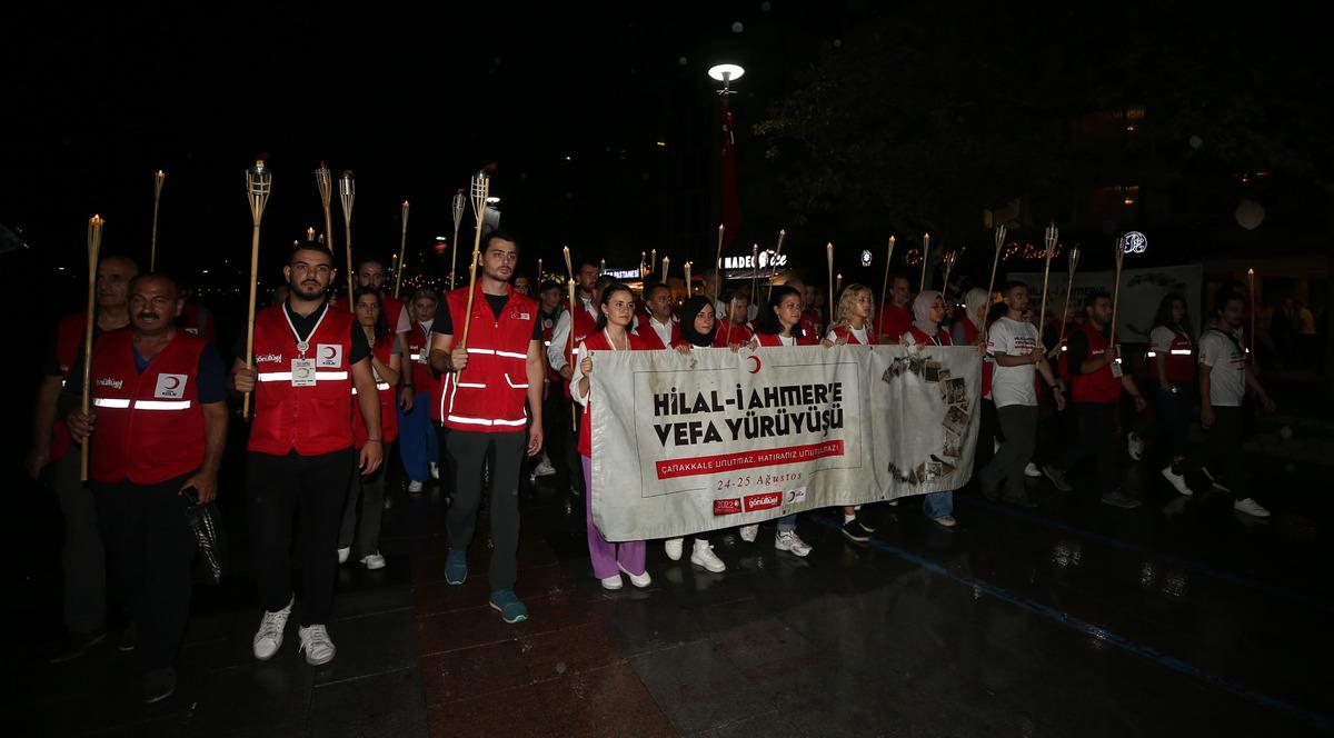 &Ccedil;anakkale'de "Kızılay Hilal-i Ahmer'e Vefa Y&uuml;r&uuml;y&uuml;ş&uuml; ve Şehitleri Anma Programı" d&uuml;zenlendi