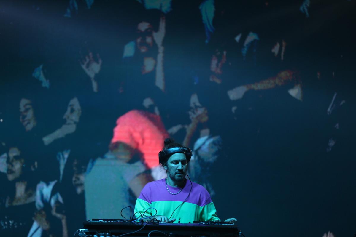 Sanat&ccedil;ı Doğukan Man&ccedil;o Sakarya'da sevenleriyle buluştu