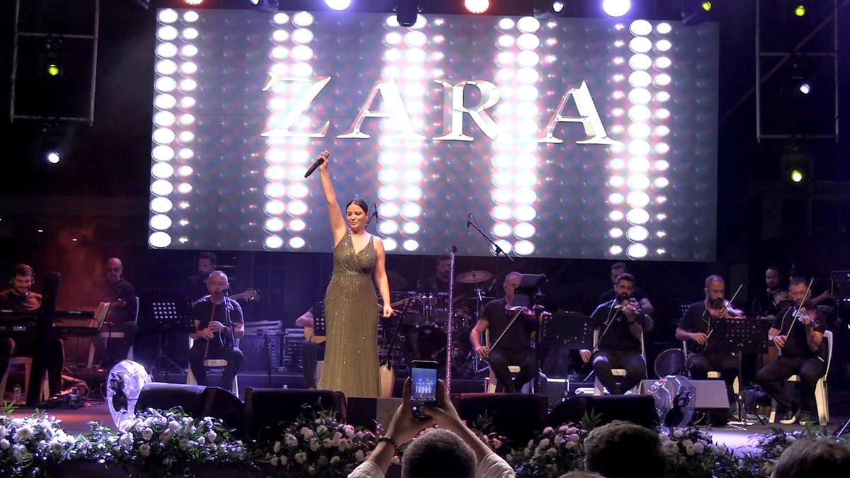 Kahramanmaraş'ta yaz konserleri kapsamında sanat&ccedil;ı Zara sahne aldı