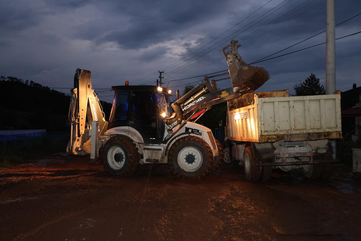 Bilecik'te sağanak ve taşkın bir k&ouml;yde hasara yol a&ccedil;tı