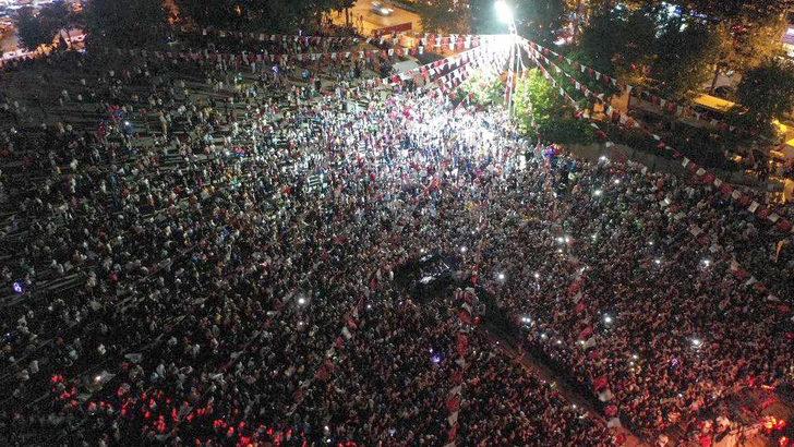 Kahramanmaraş'ta yaz konserleri kapsamında sanatçı Zara sahne aldı G5