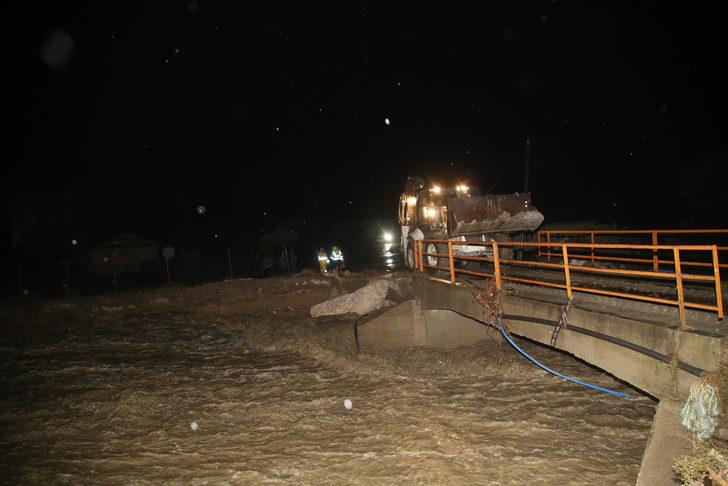 Kastamonu'da sağanak nedeniyle köprü zarar gördü G3