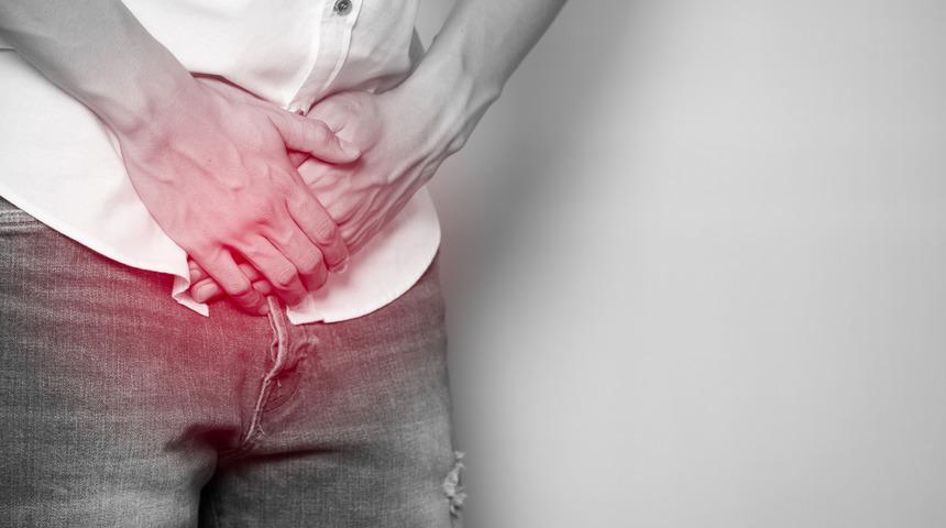 Üç metre yükseklikte çitlerin üzerine düştü! Çitler cinsel organına saplandı