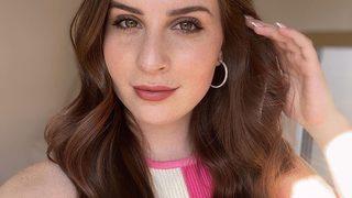 Sihirli Annem'in Çilek'i Zeynep Özkaya göğüs dekolteli paylaşım yaptı!