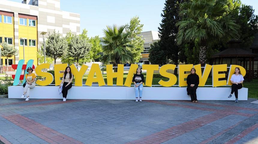 SON DAKİKA | Bakan Kasapoğlu'ndan Seyahatsever müjdesi: Ücretsiz konaklama süresi uzatıldı