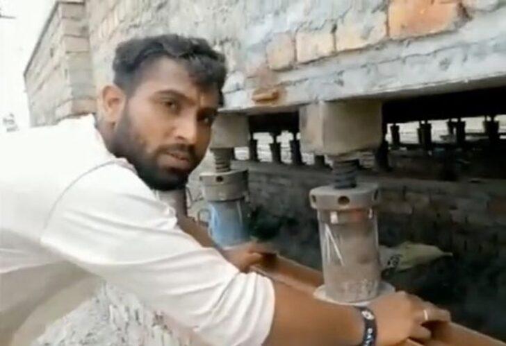 Demiryolu hattı için evinin yıkılması gerektiği söylendi! Hintli çiftçi tekerlekler üzerinde evini taşıdı G1