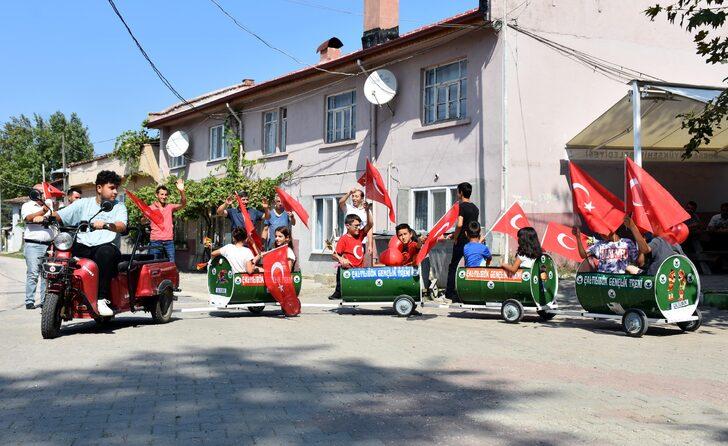 Bursa'da varillerden yapılan "tren" kırsal mahallede çocukların yaz eğlencesi oldu G1