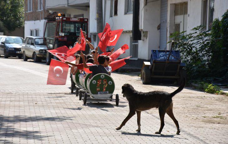 Bursa'da varillerden yapılan "tren" kırsal mahallede çocukların yaz eğlencesi oldu G2