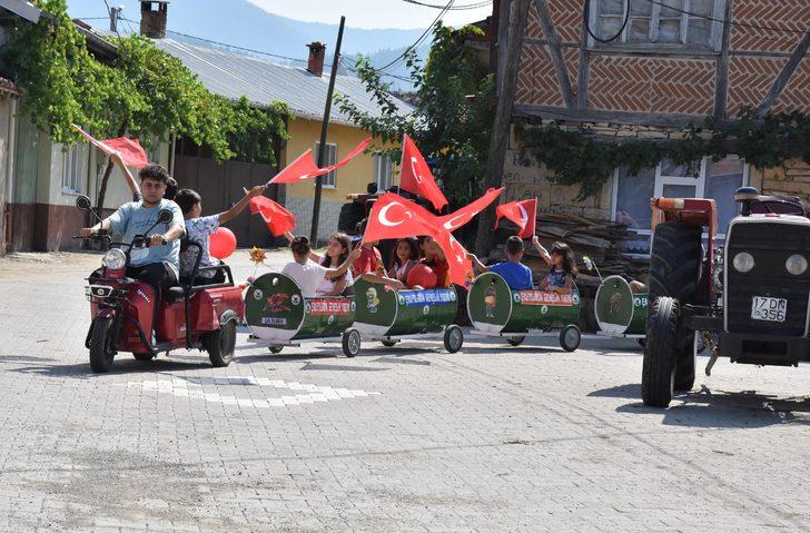 Bursa'da varillerden yapılan "tren" kırsal mahallede çocukların yaz eğlencesi oldu G3
