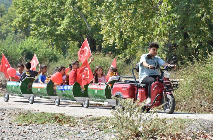 Bursa'da varillerden yapılan "tren" kırsal mahallede çocukların yaz eğlencesi oldu G5