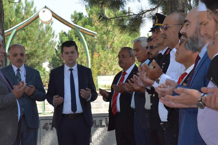 Büyük Taarruz'un 100. yılı dolayısıyla Afyonkarahisar'da şehitliklerde tören düzenlendi G3