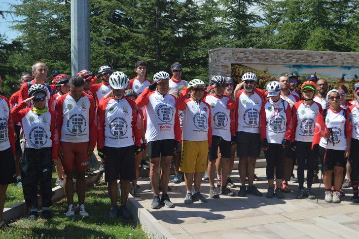 Büyük Taarruz'un 100. yılı dolayısıyla Afyonkarahisar'da şehitliklerde tören düzenlendi G5