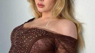 Sosyal medya fenomeni Taylor LaVie, göğüslerinin arasına tereyağ sıkıştırdığı pozundan binlerce dolar kazandı