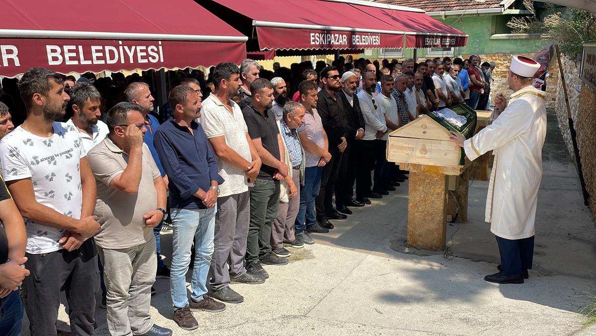 Bayrampaşa'da silahlı saldırıda &ouml;ld&uuml;r&uuml;len Subaşı, Karab&uuml;k'te son yolculuğuna uğurlandı