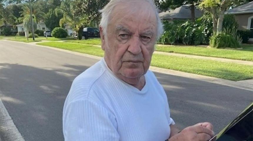 Yalnız ve yaşlı bir adam olduğunu sandı! 100.000 dolarlık uygunsuz teklifi karşısında şoke oldu