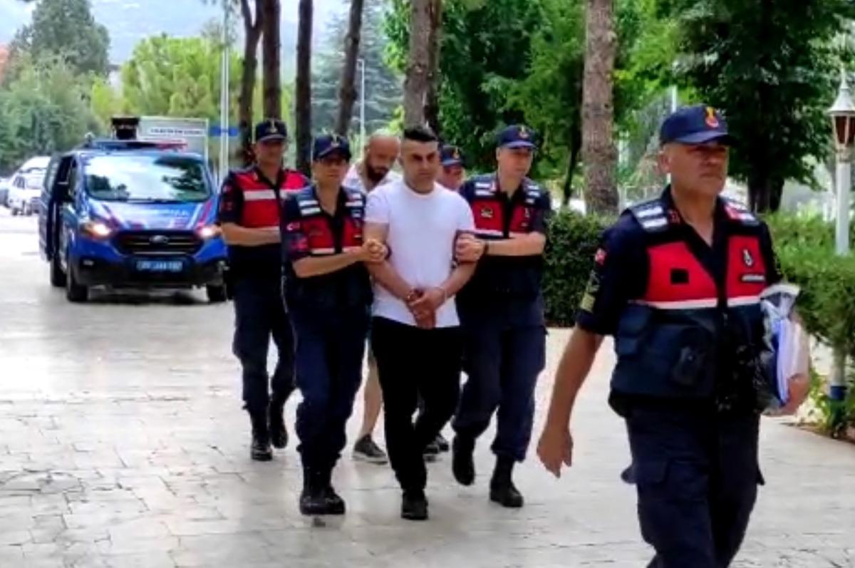 Denizli'de 82 yaşındaki kişiyi dolandırdığı &ouml;ne s&uuml;r&uuml;len ş&uuml;pheli tutuklandı