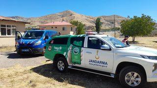 GÜNCELLEME - Elazığ'da 2 eşeğin traktöre bağlanarak götürülmesi kameraya yansıdı