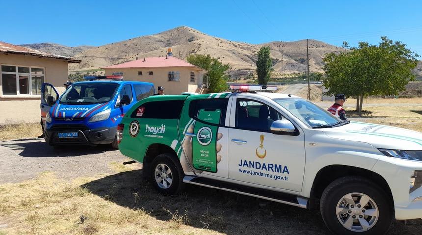 GÜNCELLEME - Elazığ'da 2 eşeğin traktöre bağlanarak götürülmesi kameraya yansıdı