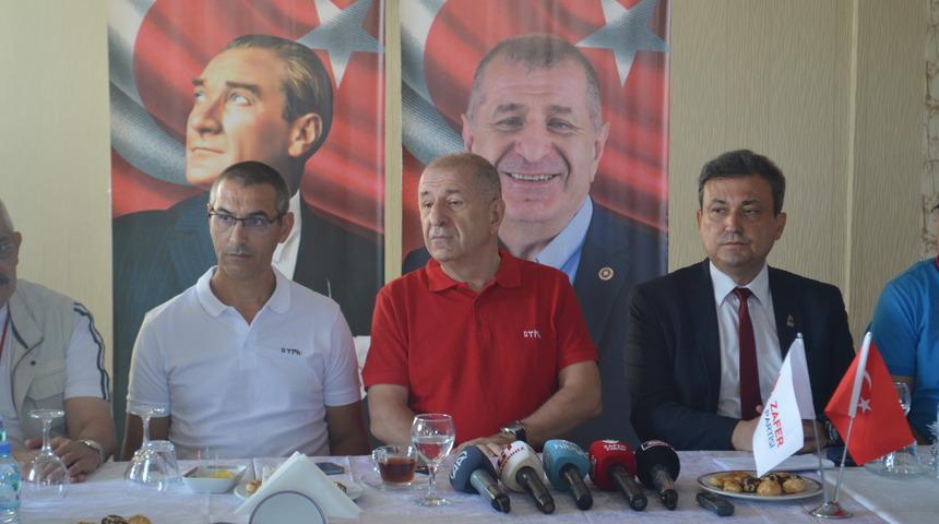 Zafer Partisi Genel Başkanı Ümit Özdağ, Afyonkarahisar'da basın toplantısı düzenledi: