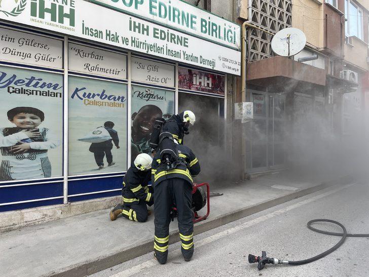 Edirne'de yardım kuruluşu temsilciliğinde çıkan yangın maddi hasara neden oldu G4