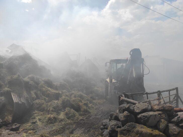 Ardahan'da çıkan yangında 1 ev ve 2 ahırda hasar oluştu G5