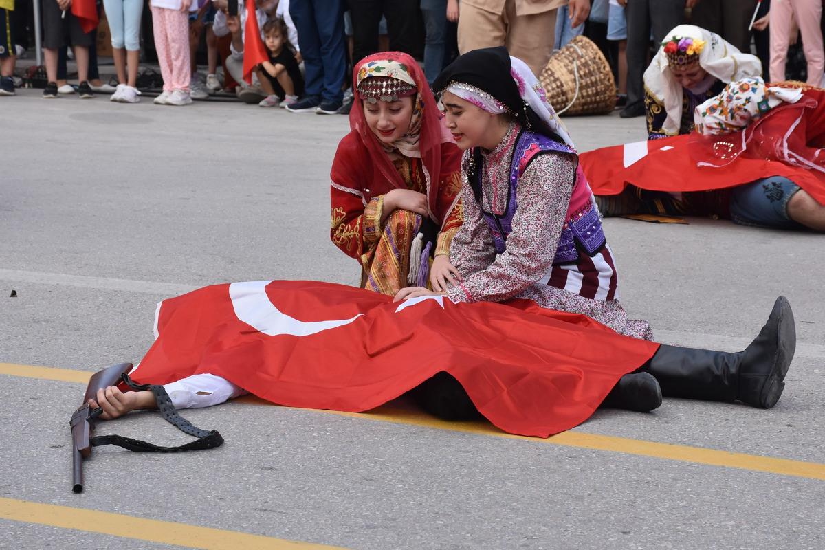 Afyonkarahisar'ın d&uuml;şman işgalinden kurtuluşunun 100. yıl d&ouml;n&uuml;m&uuml; kutlandı