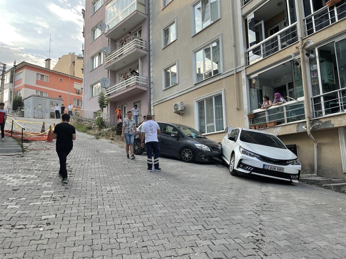 Kendiliğinden hareket eden otomobilini durdurmak isteyen s&uuml;r&uuml;c&uuml; yaralandı