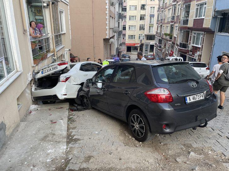 Kendiliğinden hareket eden otomobilini durdurmak isteyen sürücü yaralandı G2