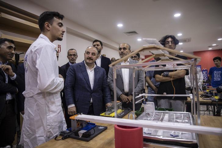 Sanayi ve Teknoloji Bakanı Varank'tan Arnavutköy Bilişim Akademisine ziyaret G2