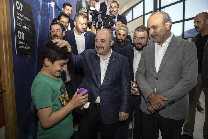 Sanayi ve Teknoloji Bakanı Varank'tan Arnavutköy Bilişim Akademisine ziyaret G3