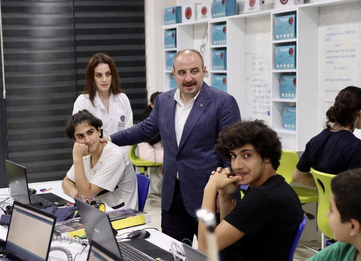 Sanayi ve Teknoloji Bakanı Varank'tan Arnavutköy Bilişim Akademisine ziyaret G4