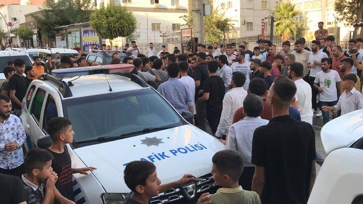 19 yaşındaki kızı taciz etti, kent savaş alanına döndü! Sandalyeler havada uçuştu, polis güçlükle müdahale edebildi G3