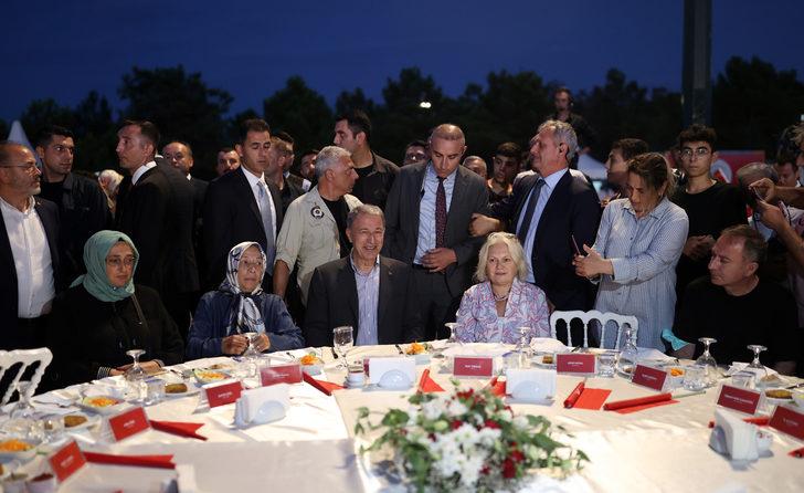 AK Parti İstanbul'dan "Kahramanları Anma ve Zafer Gecesi" programı G5