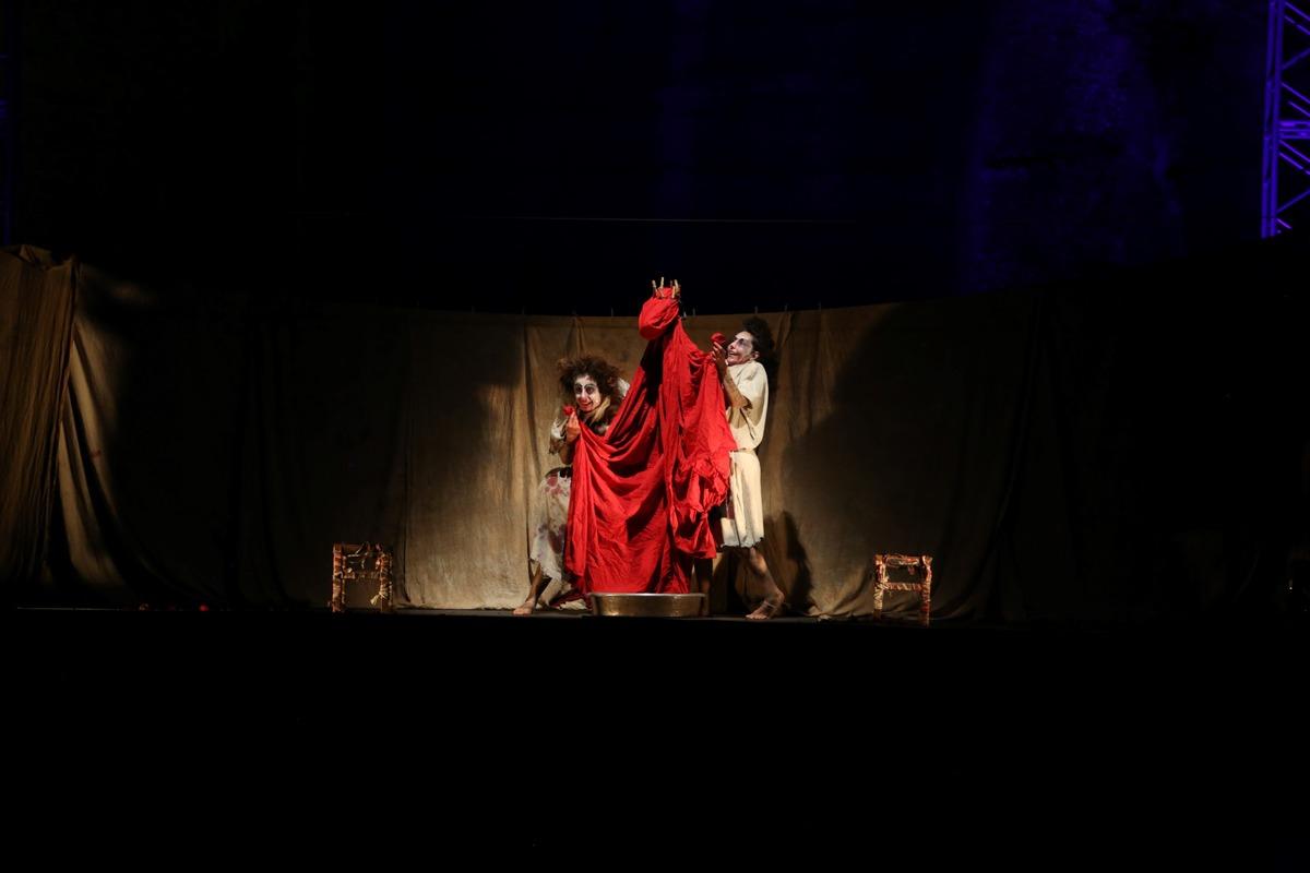 19. Uluslararası G&uuml;m&uuml;şl&uuml;k M&uuml;zik Festivali'nde "Şatonun Altında" tiyatro oyunu sahnelendi